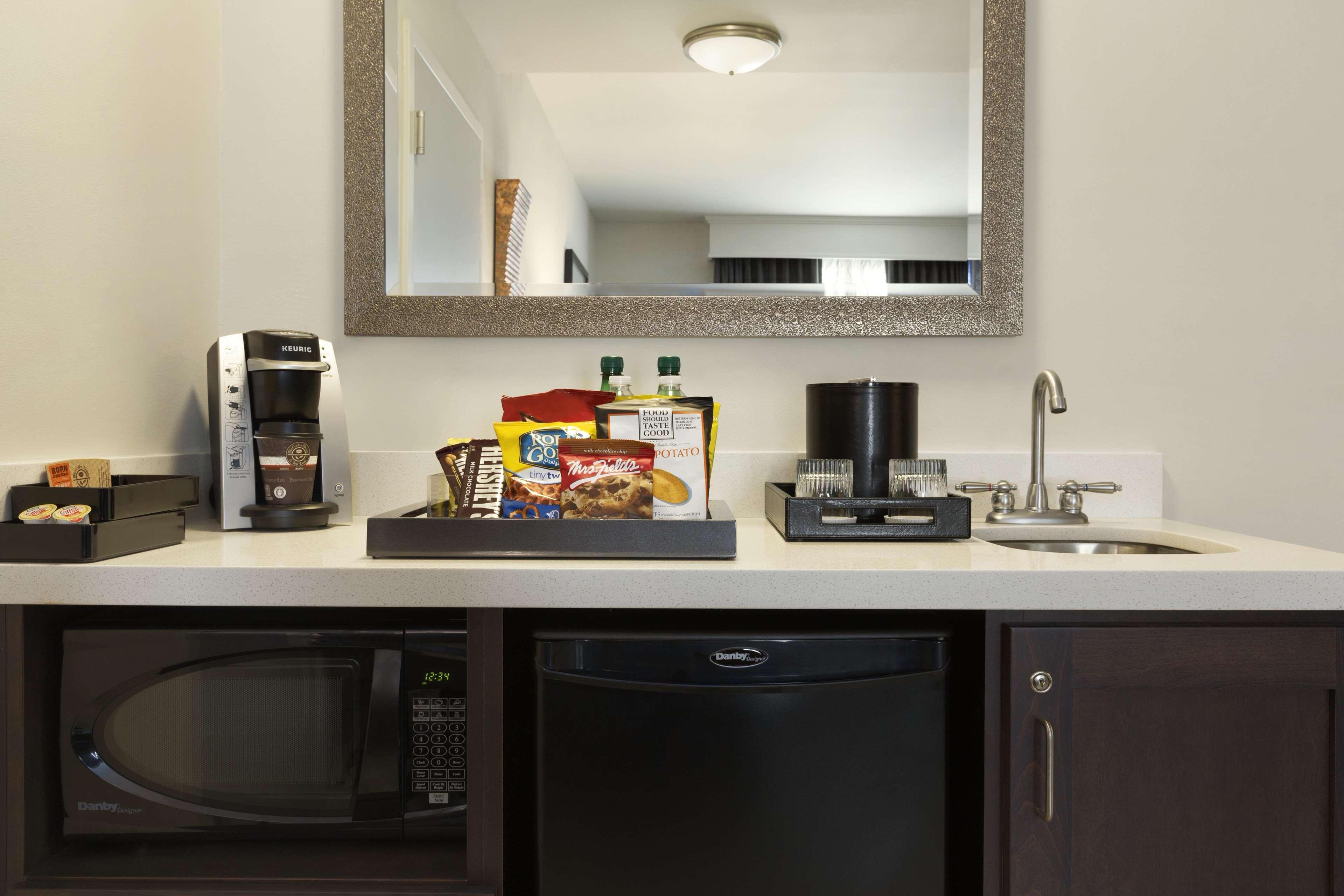 Embassy Suites By Hilton Greenville Downtown Riverplace Extérieur photo