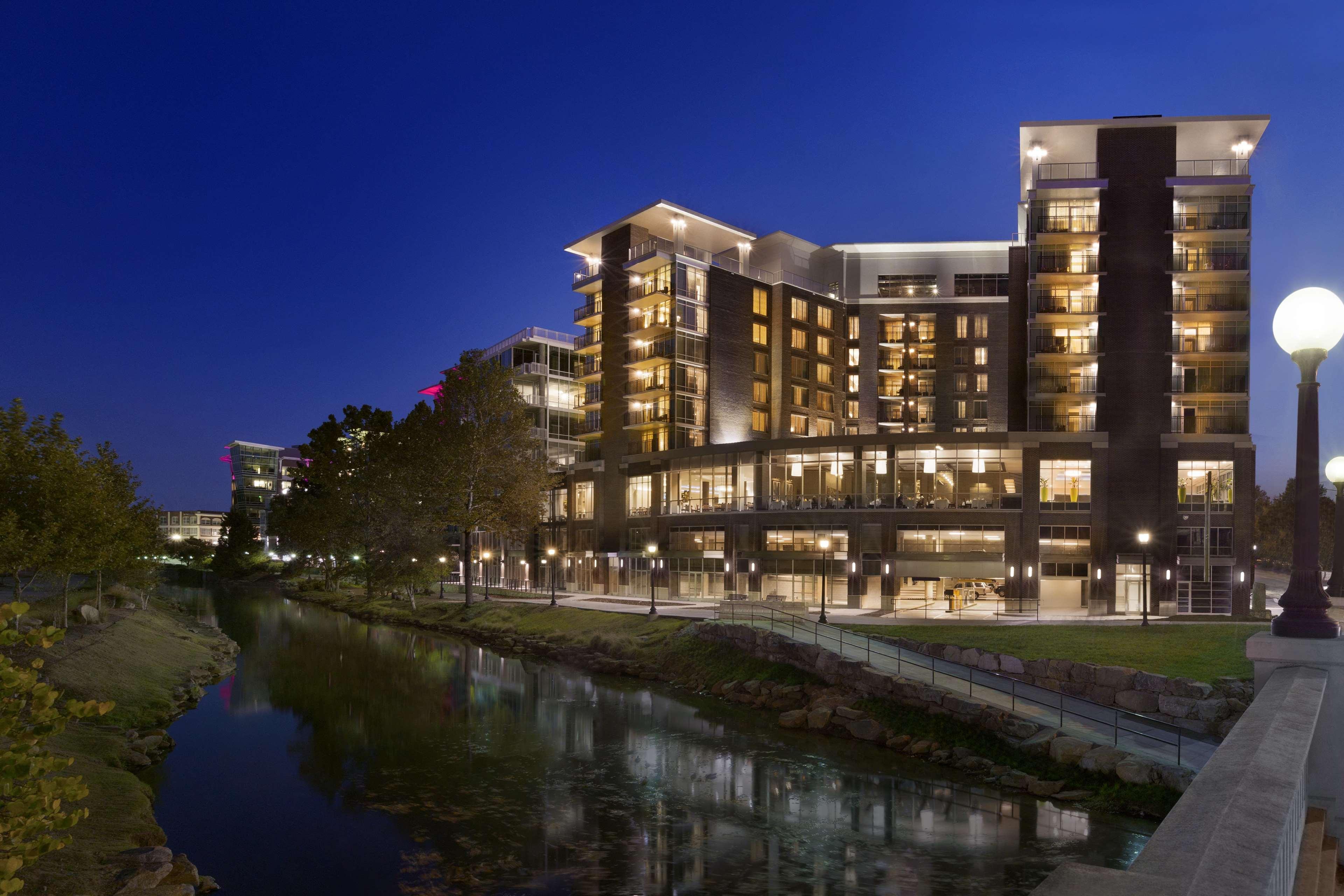Embassy Suites By Hilton Greenville Downtown Riverplace Extérieur photo