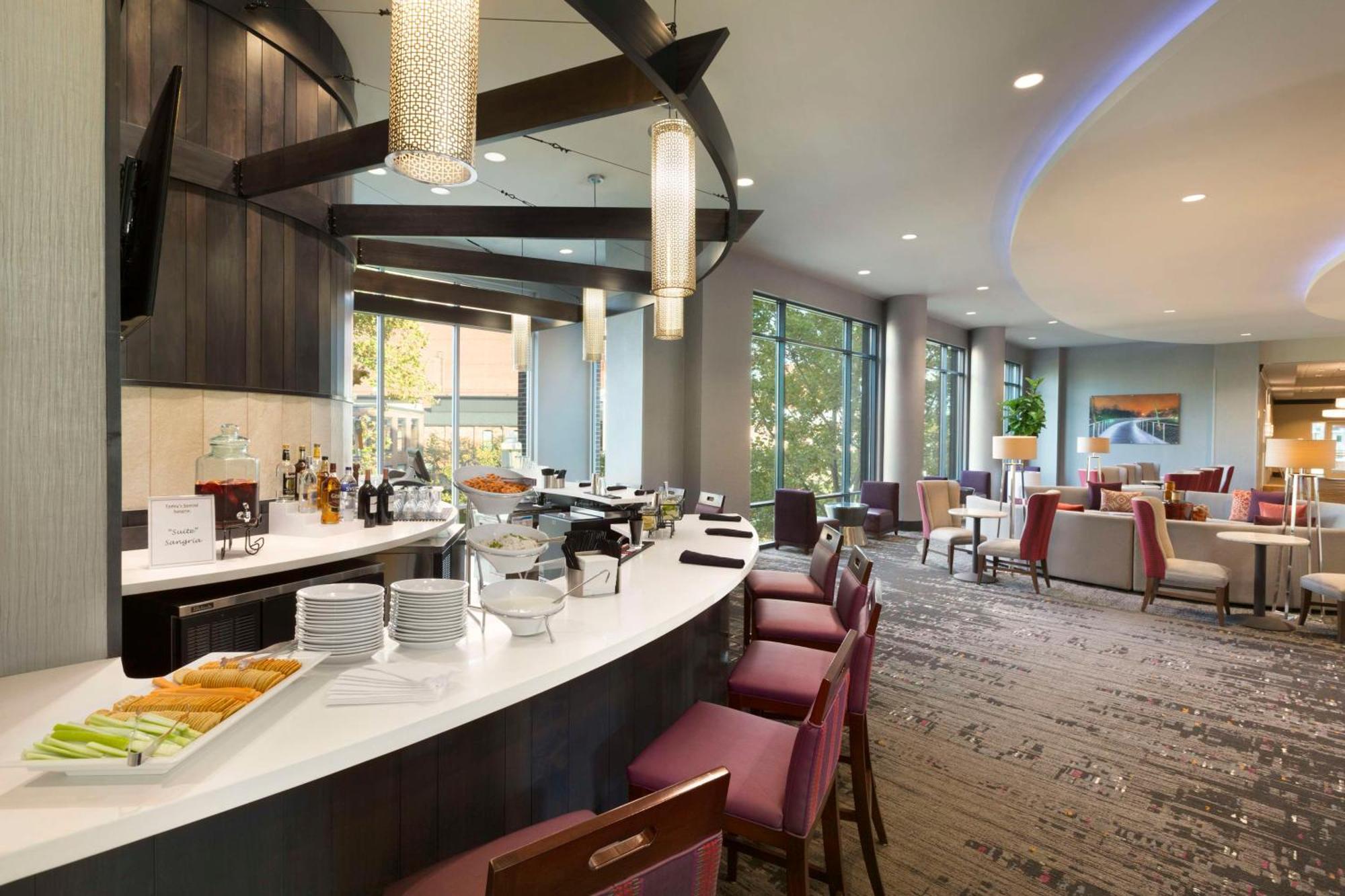 Embassy Suites By Hilton Greenville Downtown Riverplace Extérieur photo
