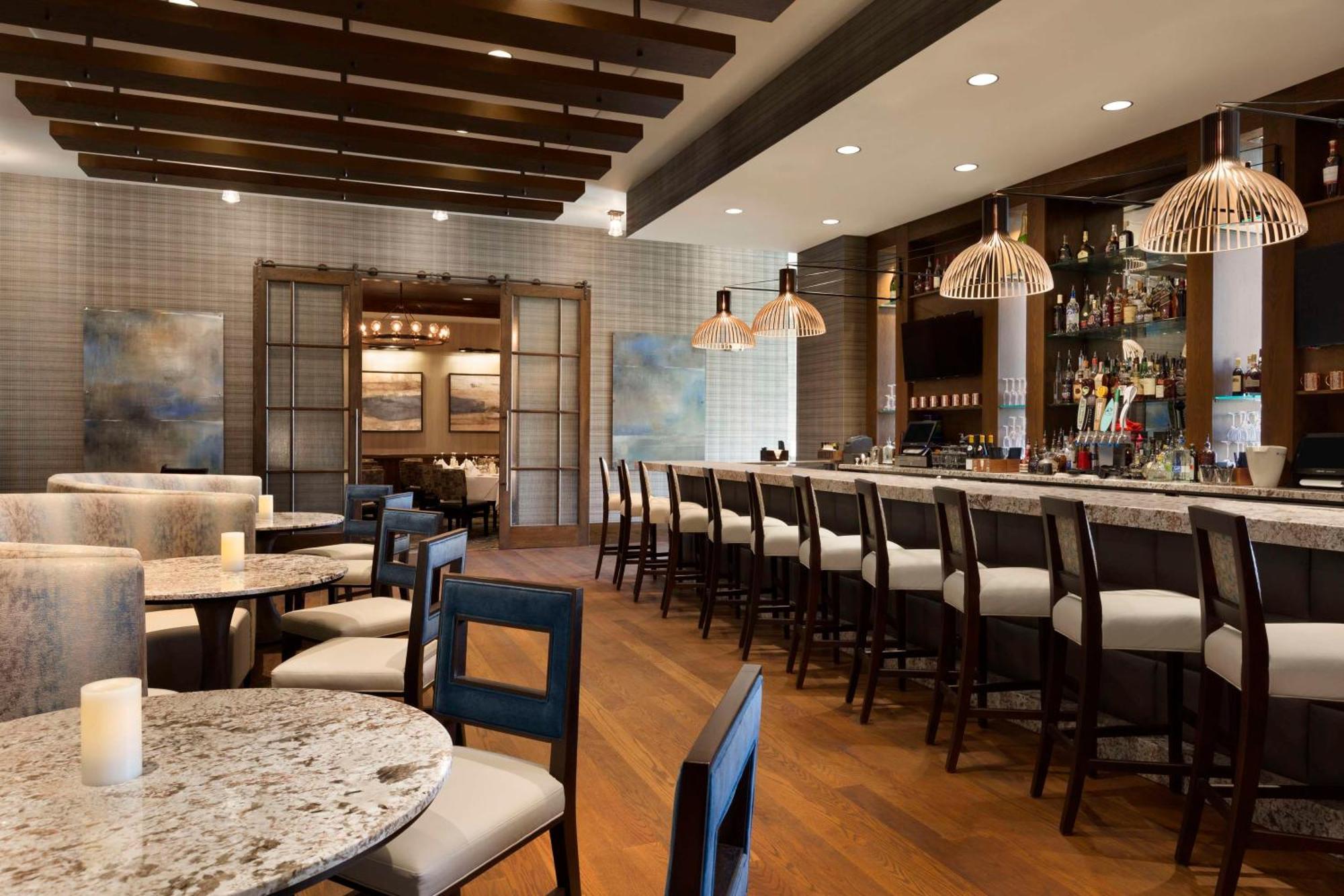 Embassy Suites By Hilton Greenville Downtown Riverplace Extérieur photo